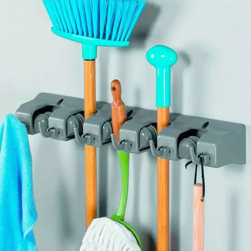 Colgador De Escobas Y Utiles De Aseo Con